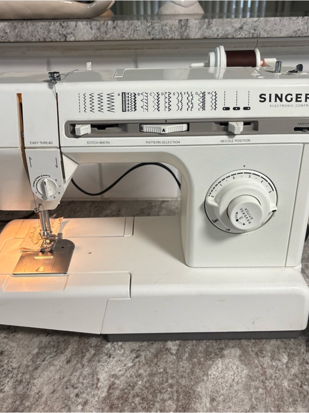 Singer Sewing Machine 4832C- W/ Pedal, Extras- Free Arm 18 Stitches! Works Great